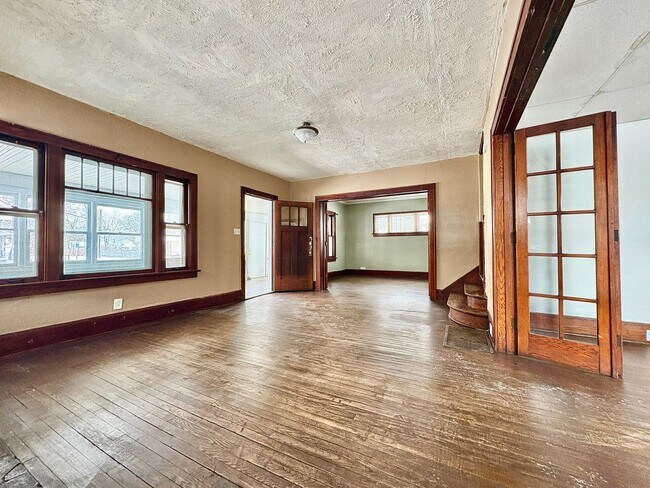 Foto del edificio - 614 E Broadway St