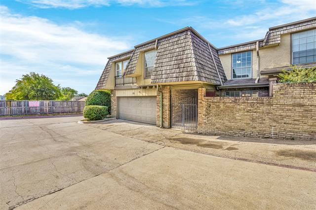 Building Photo - 8560 Park Ln