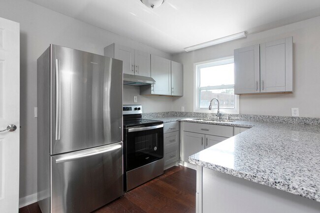 Foto del edificio - Renovated 3 Bedroom/ 1 Bath near downtown!...