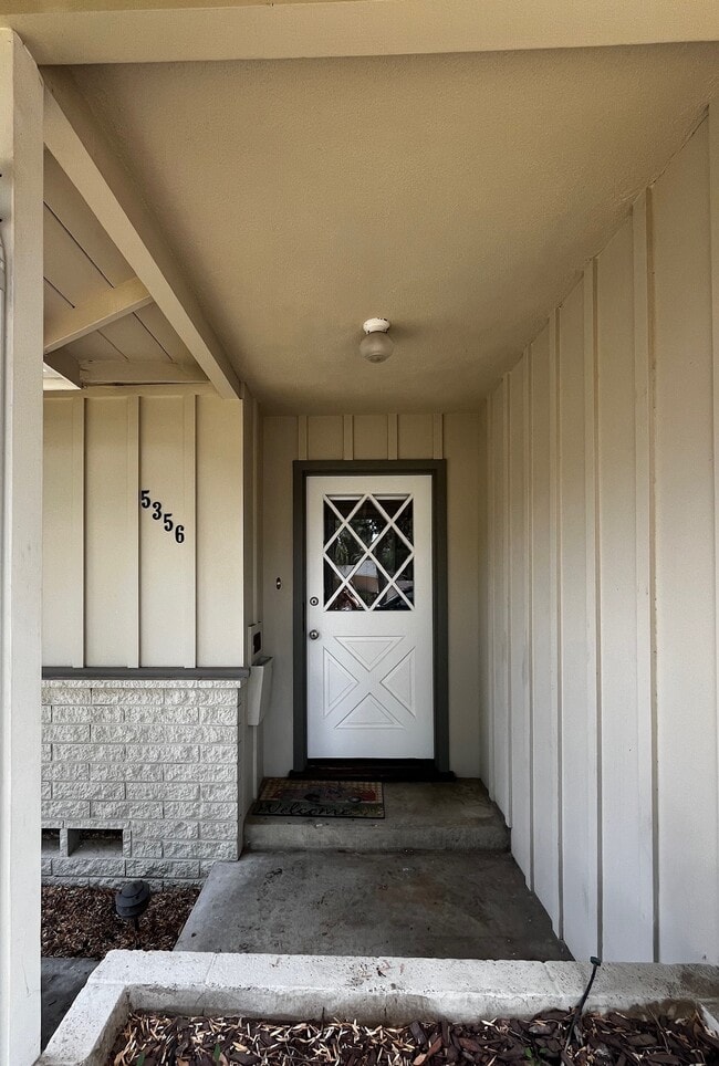 front entrance - 5356 Kendall St