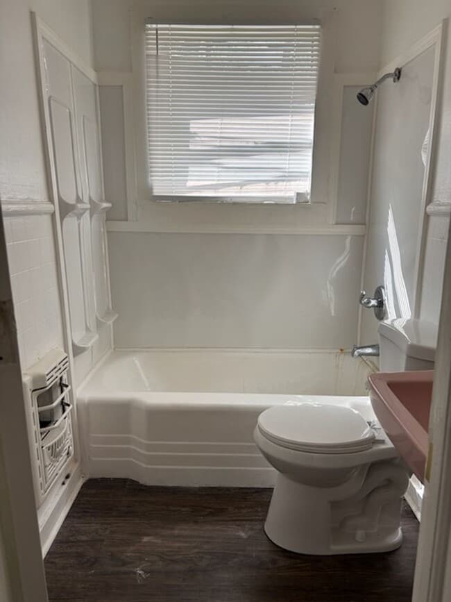 Building Photo - 2016 Woodlawn St