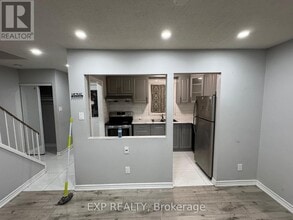 Building Photo - 40 Gladstone Square