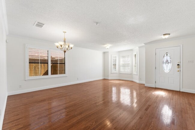 Foto del edificio - 4013 Southbrook Ct