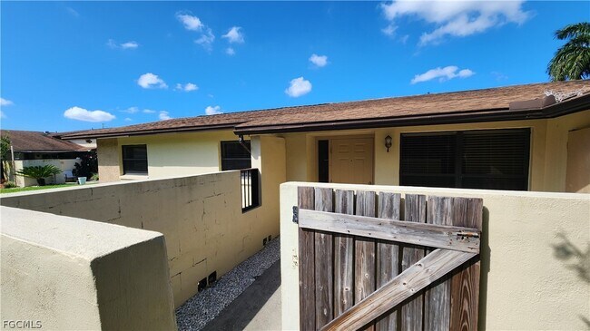Foto del edificio - 6182 Principia Dr