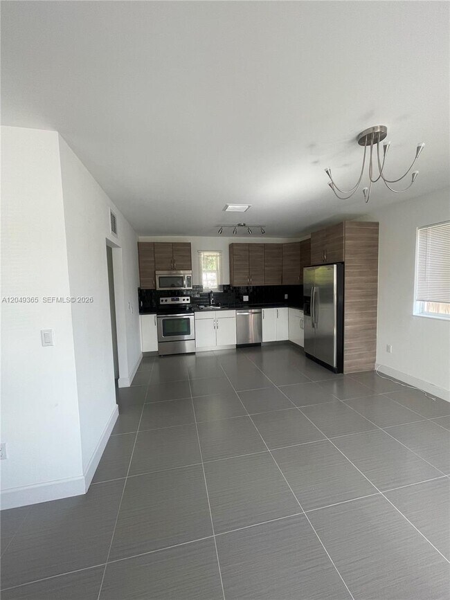 Foto del edificio - 545 NW 121st St