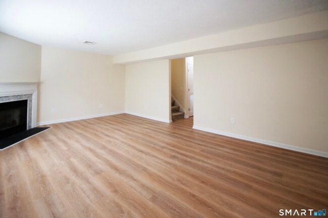 Building Photo - 378 Meridian St Ext