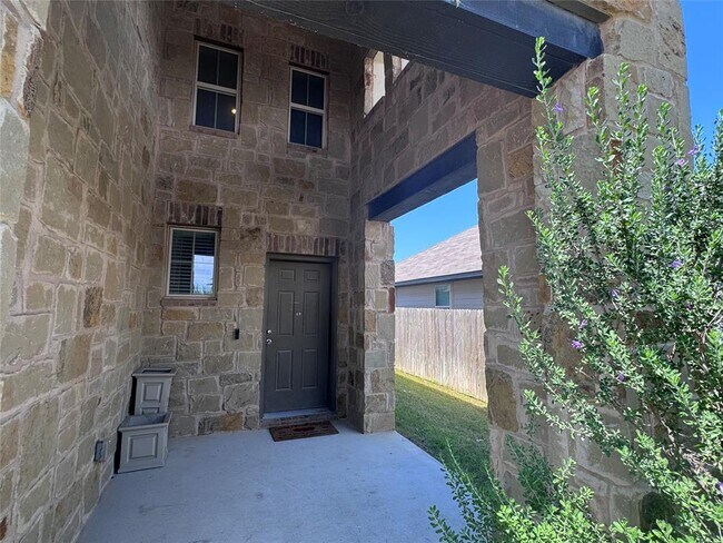 Building Photo - 321 Callahan Ln