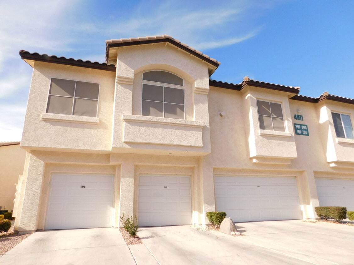 Primary Photo - 2 Bed/2 Bath in Guard Gated Painted Desert