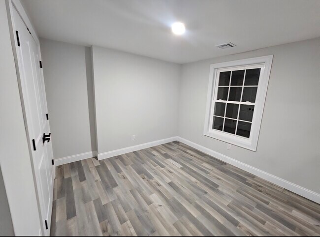 Building Photo - 428 Valley St