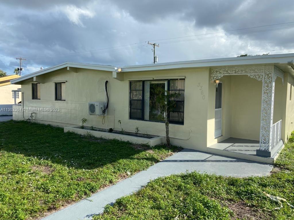 Foto principal - 3360 NW 215th St