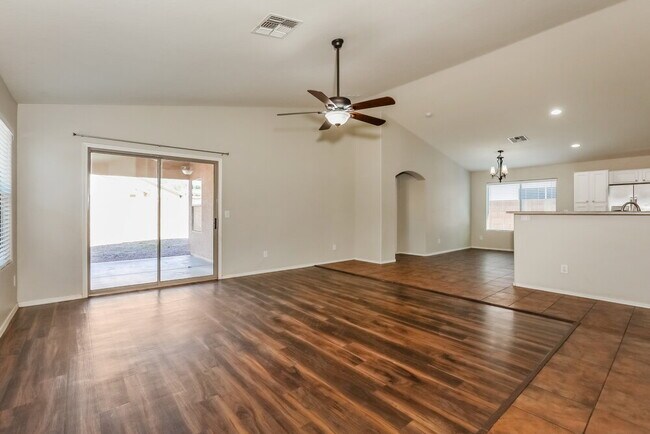 Foto del edificio - 484 W Gascon Rd