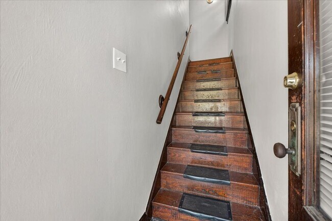 Foto del edificio - 5038 Tholozan Ave