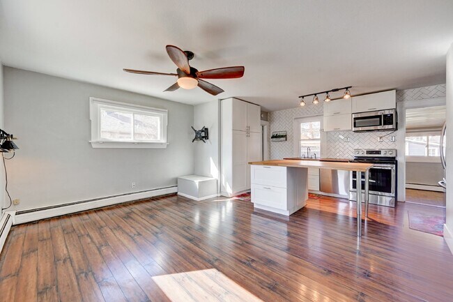Foto del edificio - $2,200 - 2 Bed, 1 Bath Home in Englewood w...