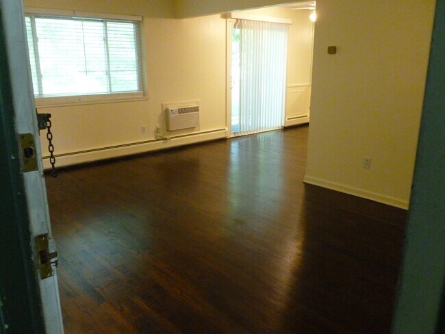 Foto del edificio - 4113 Telegraph Rd