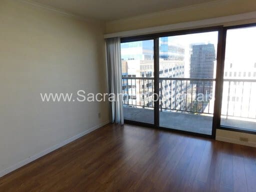 Foto del edificio - Spacious Updated 2bd/2ba Downtown Condo - Great Location!
