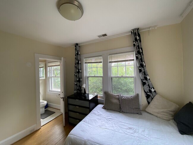 Foto del edificio - 5335 42nd Pl NW