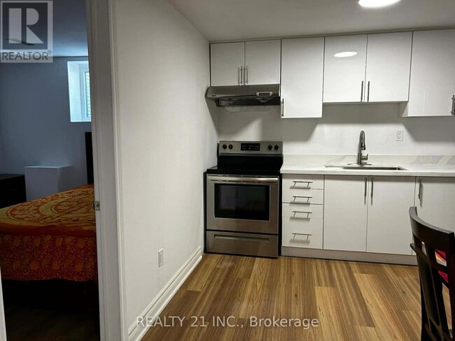 Building Photo - 164 Williamson Dr E