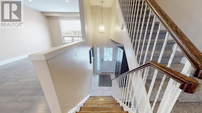 Building Photo - 64 Bronte St. S