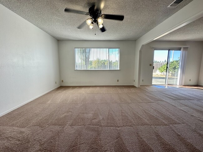 Building Photo - 8015 Linden Lime Ct