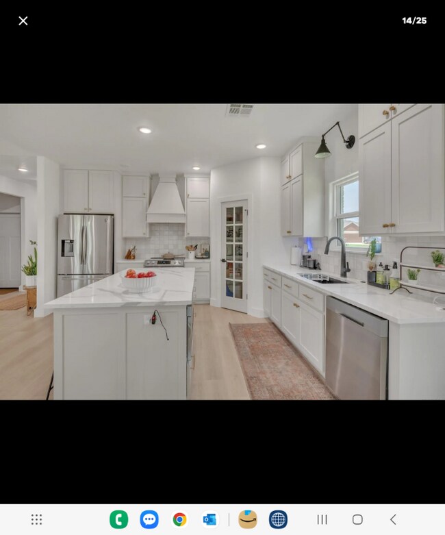 Building Photo - 1025 Village Dr