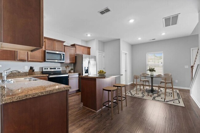 Building Photo - Beautiful Smyrna home with move in special!
