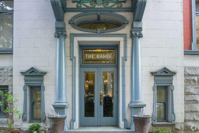 Photo du bâtiment - Banff Apartments