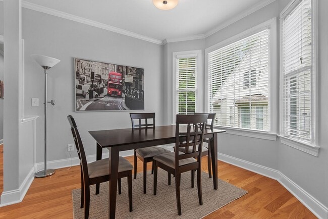 Building Photo - Townhome close to Duke!
