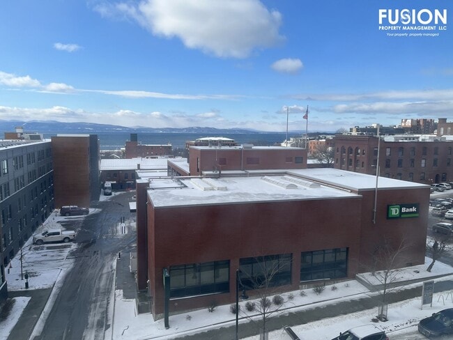 STUNNING LAKE VIEWS - Modern 2BR/2BA Corner Unit in The Vermont House - STUNNING LAKE VIEWS - Modern 2BR/2BA Corner Unit in The Vermont House