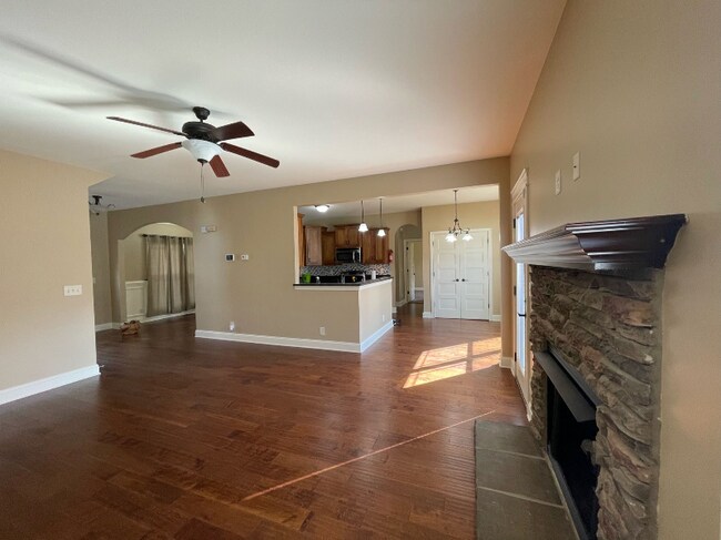 Building Photo - 660 Richards Dr