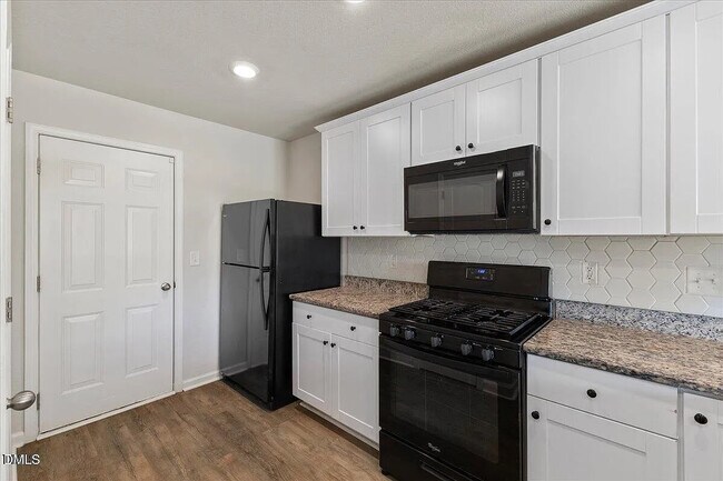 Foto del edificio - Room in House on Alderman Way