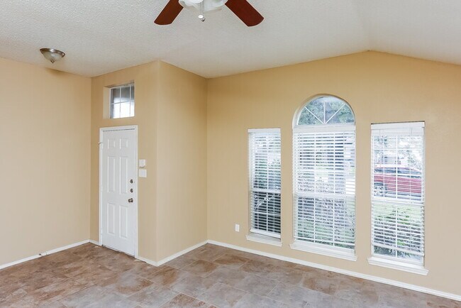 Foto del edificio - 7325 Meadows Dr N