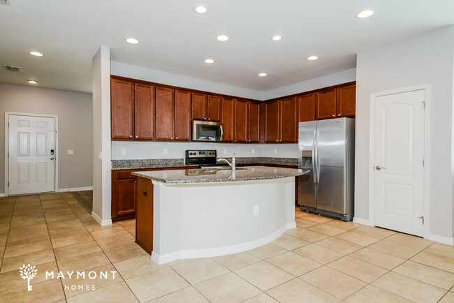 Foto del edificio - Spacious 3-Bedroom Home with Open Layout