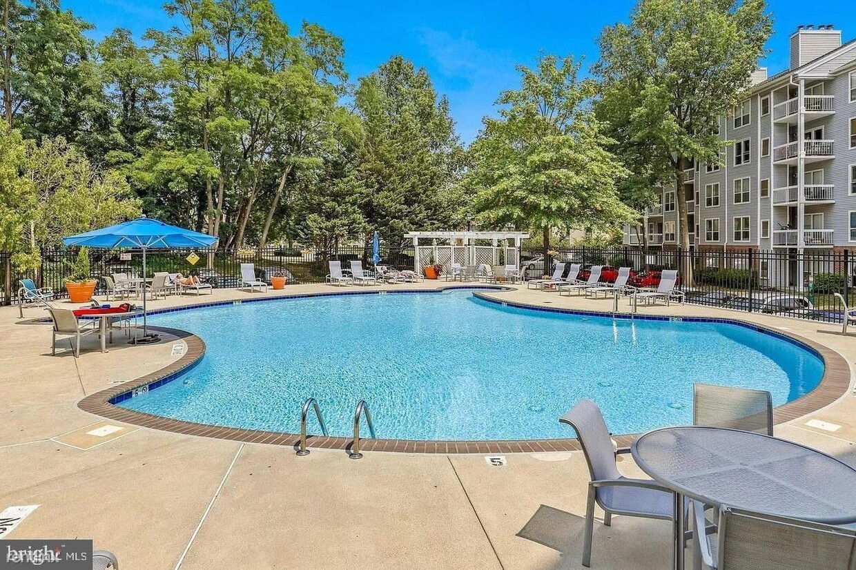 10300 Appalachian Cir, Oakton, VA 22124 Condo for Rent in Oakton, VA