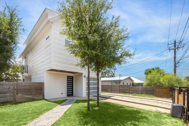 Building Photo - Large New Build on the East Side - 4/3.5 a...