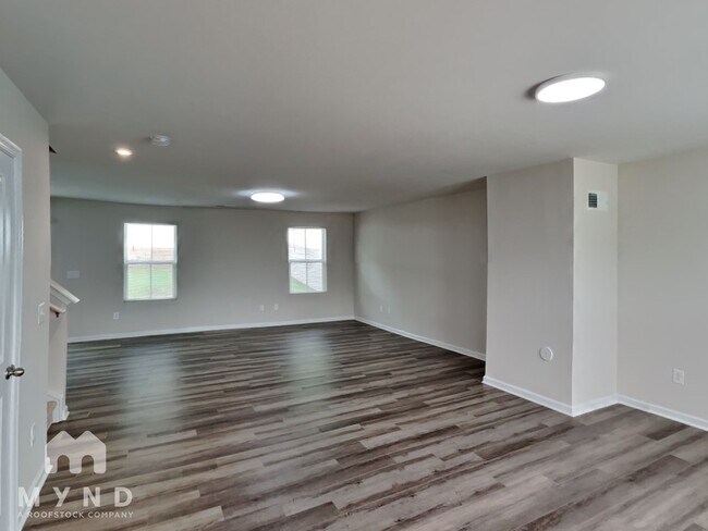 Building Photo - 661 Point Andrews Dr SW