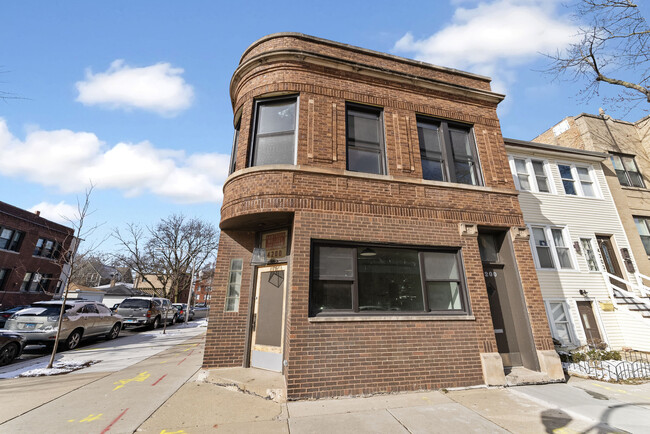 Building Photo - 4200 N Sacramento Ave