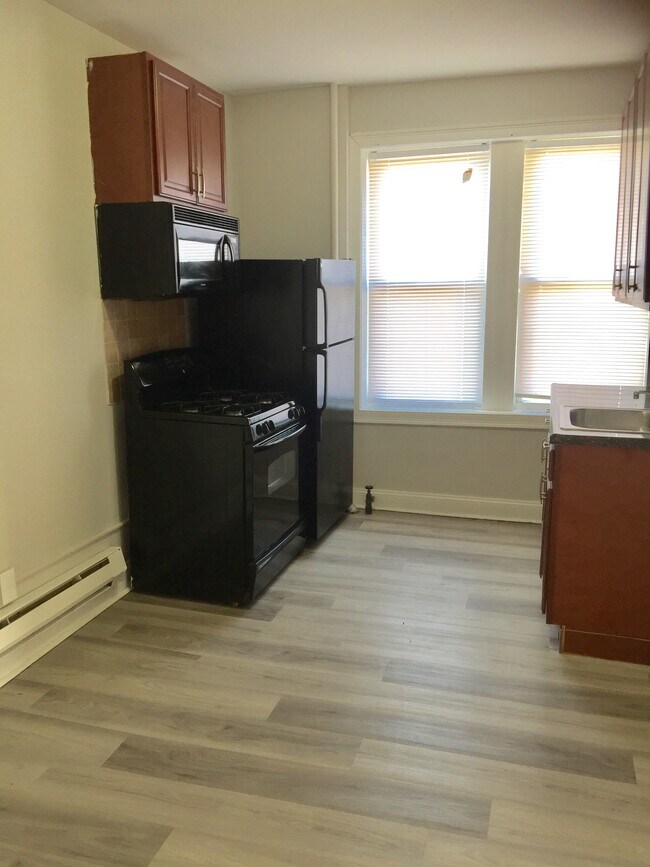 Foto del edificio - 6120 Monroe Pl