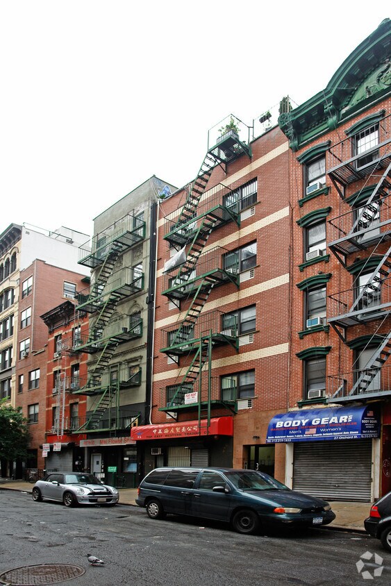 Building Photo - 25 Orchard St