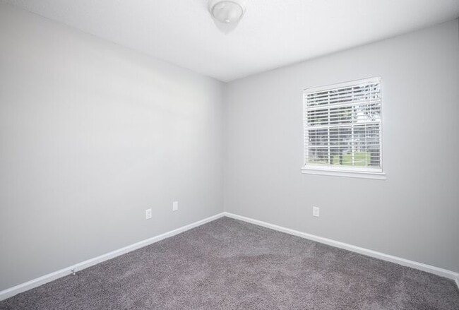 Building Photo - MOVE IN SPECIAL: HALF OFF FIRST MONTHS RENT!