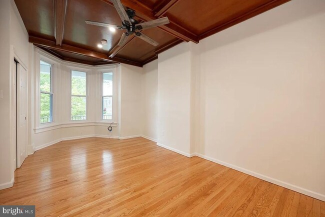 Building Photo - 554 Main St