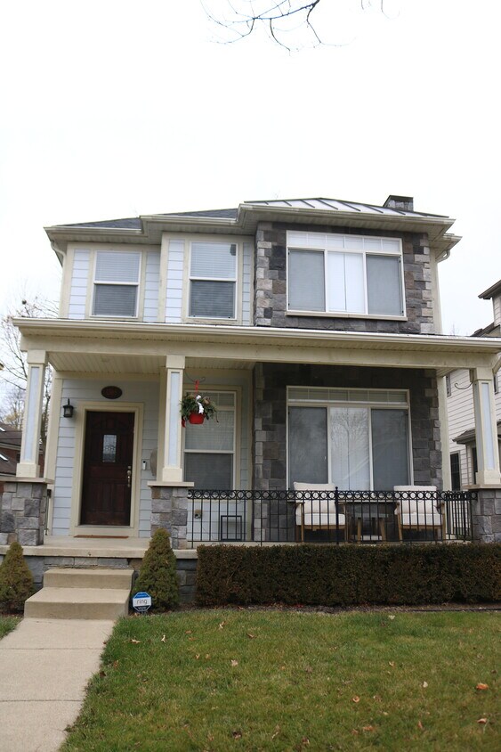 Primary Photo - 1365 Holland St