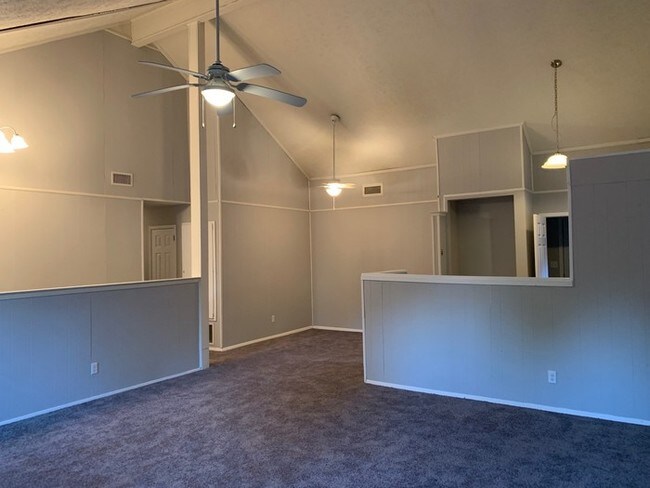 Building Photo - 3/2 In Montgomery Cul-de-sac