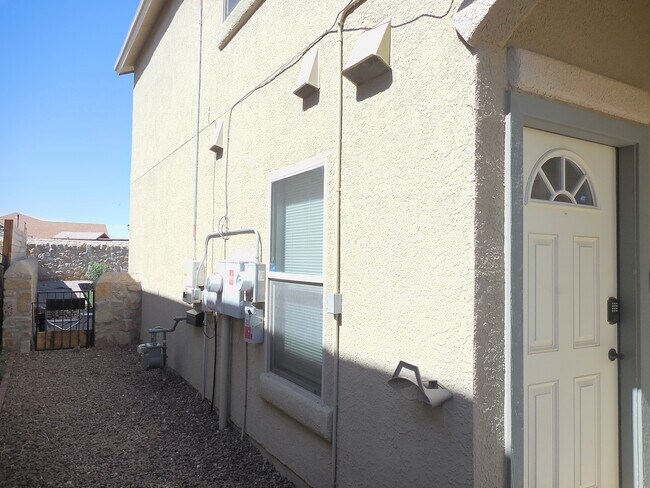 Foto del edificio - 7045 Eagle Nest Ct
