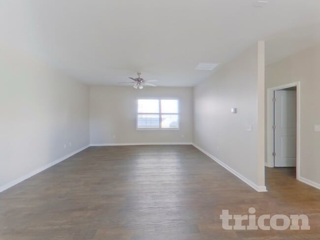 Building Photo - 1041 Lonergan Cir