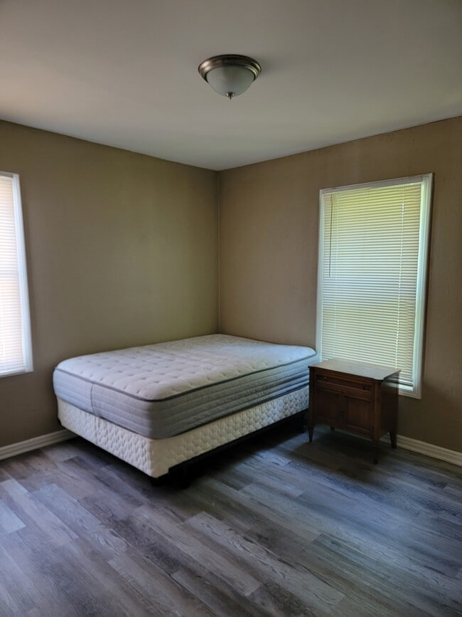 Photo - 857 Nassau Dr House