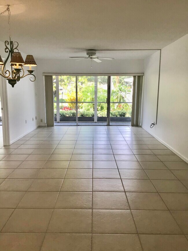 Building Photo - 331 Tequesta Dr