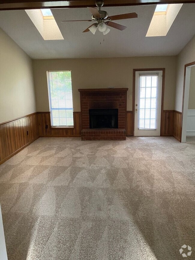 Building Photo - 509 Fairfield Way