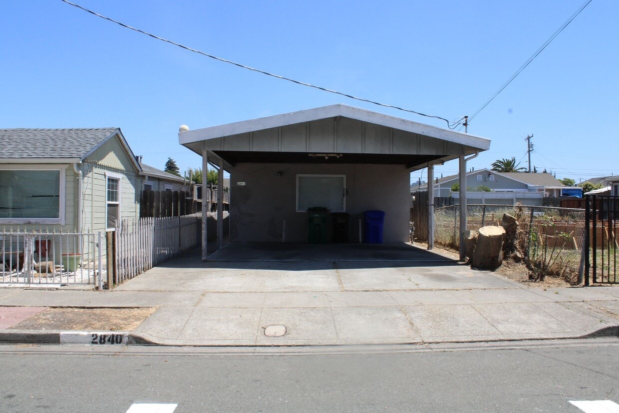 Primary Photo - Three Bedroom, One Bathroom House in San P...