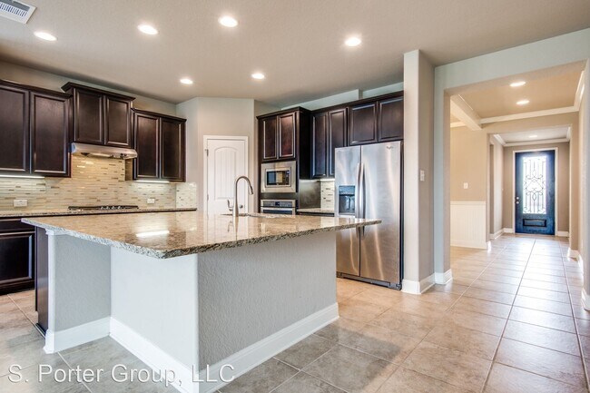 Building Photo - 4 br, 3.5 bath House - 13126 Shoreline Drive