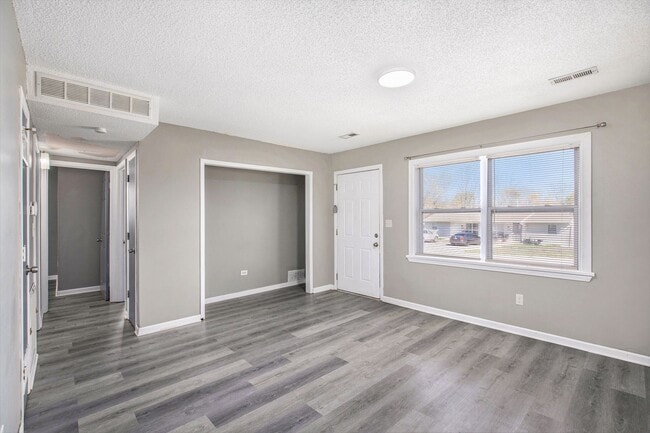 Foto del edificio - *COMING SOON* Beautiful 2-bedroom Duplex i...